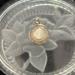 Source Unknown Elegant Gold and Cream Necklace